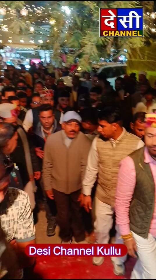 #kullu अंतर्राष्ट्रीय कुल्लू दशहरा उत्सव की तीसरी सांस्कृतिक संध्या में पहुंचे मुख्यातिथि लोक निर्माण मंत्री विक्रमादित्य सिंह,
कांग्रेस के कार्यकर्ताओं ने व प्रशासनिक अधिकारियों ने किया भव्य स्वागत।
देसी चैनल देवभूमि कुल्लू देसी चैनल कुल्लू देसी चैनल कुल्लू