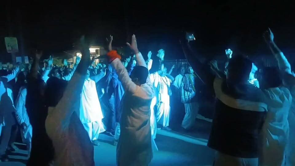 ইসকনের উপস্থিতিতে বক্সনগর ঐক্যতান সংঘের দুর্গা প্রতিমা বিসর্জন।।