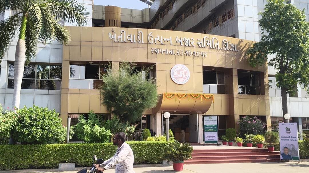 ઊંઝા: ઊંઝા APMC માં દિવ્યાંગ સહાય કેમ્પ: 7 વ્હીલચેર અને 11 ટ્રાયસિકલનું વિતરણ