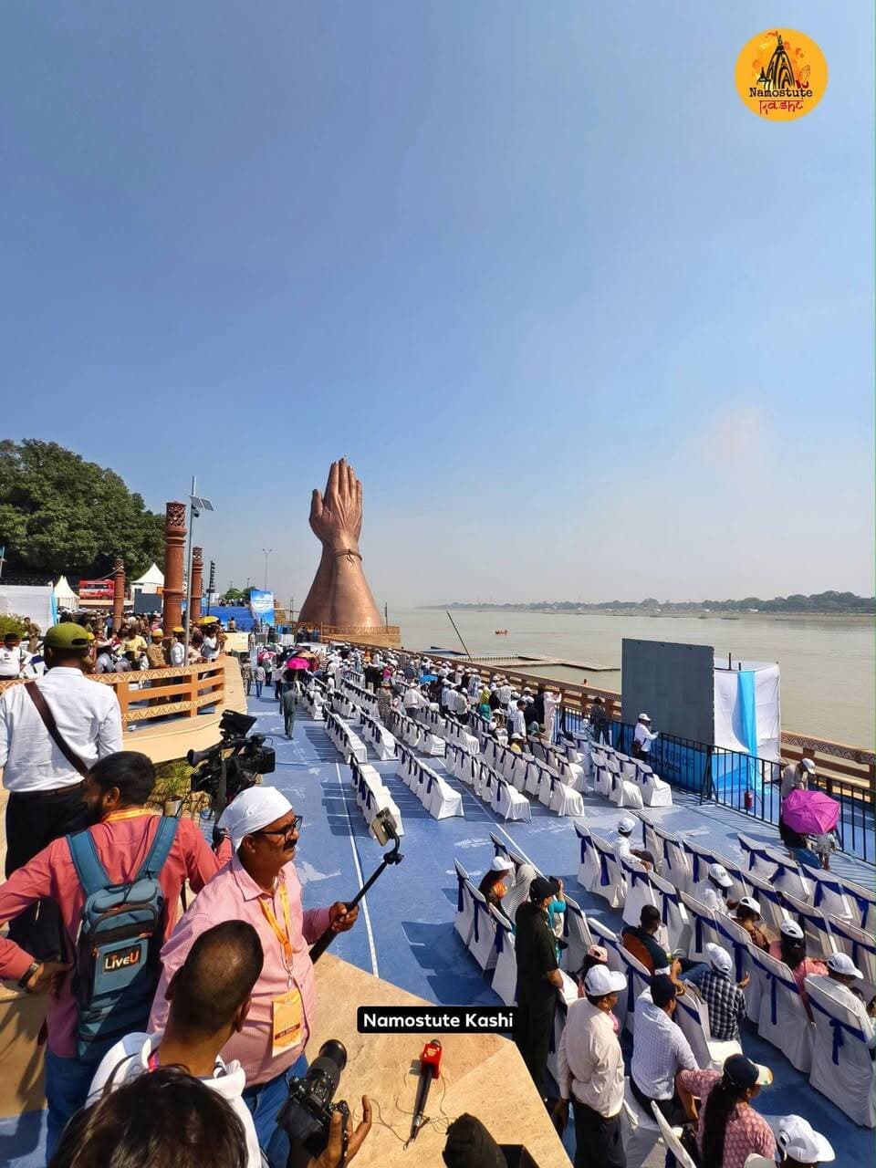 94वां वायु सेवा दिवस के अवसर पर बनारस के नमो घाट पर आयोजित हो रही एयर शो के कुछ दृश्य।
क्या आप यहां आए हैं?