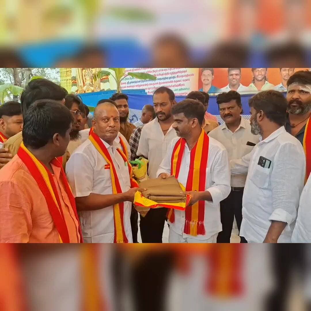 திருவள்ளூர்: தவெக சார்பில் ஆட்டோ ஓட்டுநர்களுக்கு சீருடை மற்றும் அன்னதானம்!