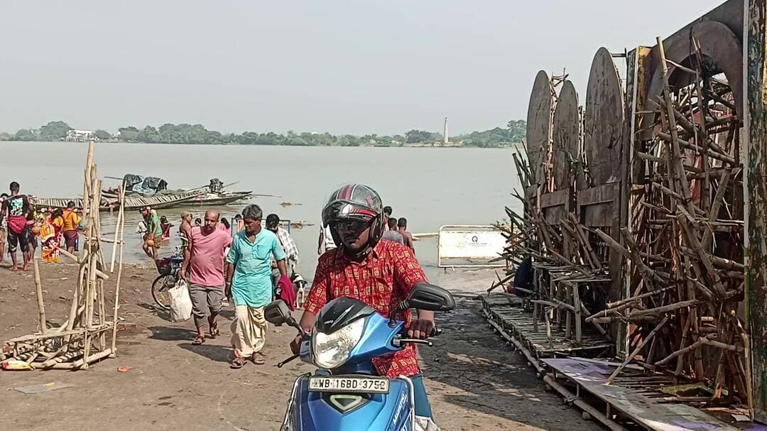 চুঁচুড়া-মগরা: বিজয় দশমী থেকে ২৪ তারিখের মধ্যে ৯৯% দুর্গাপূজার প্রতিমা বিসর্জন সম্পন্ন