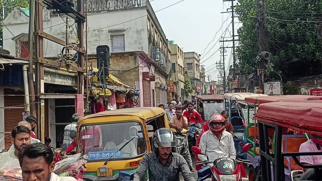 চুঁচুড়া-মগরা: পুজোর আগে ত্রিবেণীতে যানজট বৃদ্ধি, উড়ালপুল ও বাইপাসের দাবি