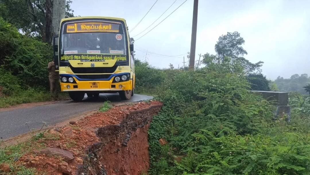 திருப்பத்தூர்: ஜவ்வாது மலை: உடைந்த சாலையில் தினமும் உயிரைப் பணயம் வைத்து பயணிக்கும் பொதுமக்கள்