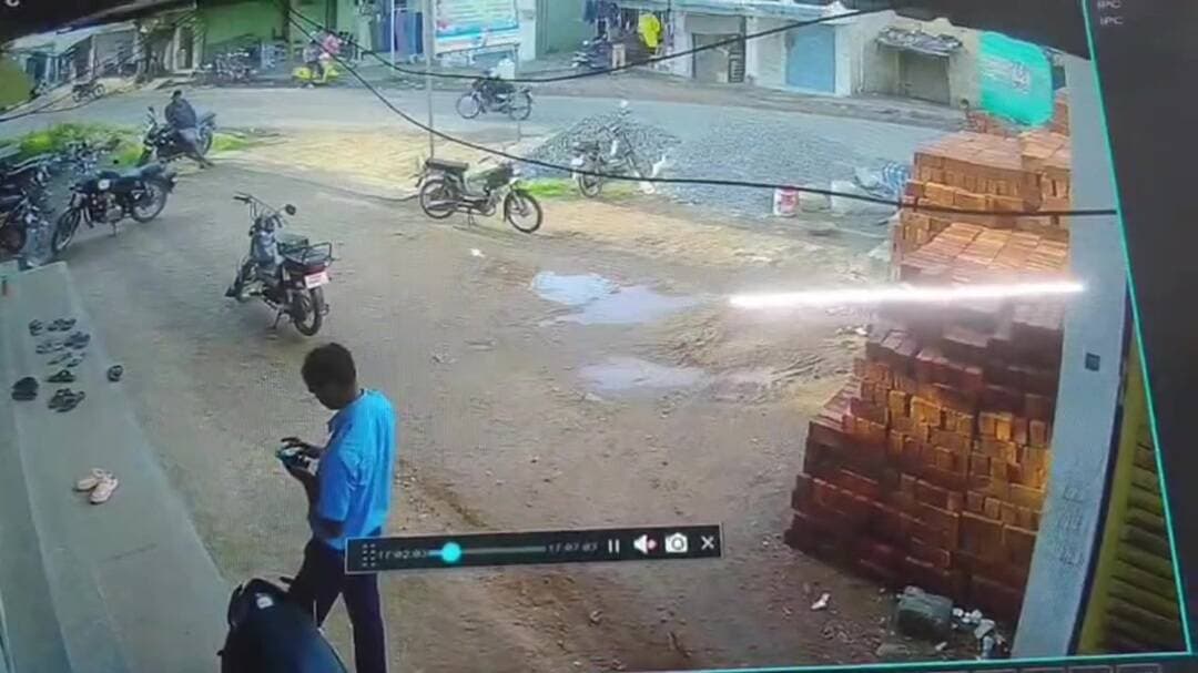 ஊத்தங்கரை: ஊத்தங்கரை அருகே லிப்ட் கேட்டுச் சென்ற 12 வயது மாணவன் மாயம் - போலீசார் விசாரணை!