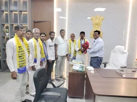 నిర్మల్: నిర్మల్ నూతన అదనపు కలెక్టర్లను కలిసిన ఆప్ నాయకులు