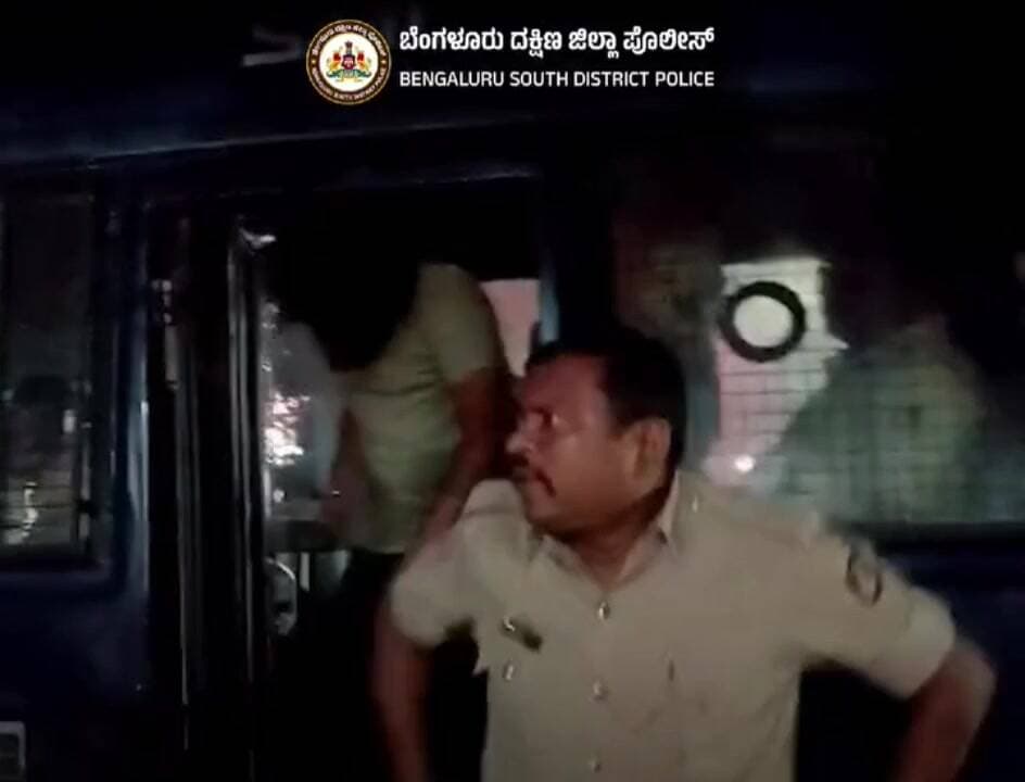 ಚನ್ನಪಟ್ಟಣ: ಸಾರ್ವಜನಿಕ ಸ್ಥಳಗಳಲ್ಲಿ ಮದ್ಯಪಾನ ಮಾಡಿದವರ ವಿರುದ್ಧ ಪೊಲೀಸರ ಕಾರ್ಯಾಚರಣೆ