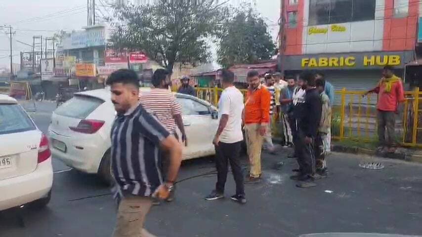 ऊना: मां चिंतपूर्णी जा रहे परिवार की कार पलटी, 1 महिला घायल