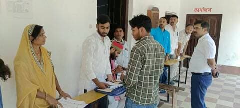 बांसडीह: बांसडीह में मतदाता पुनरीक्षण अभियान हुआ तेज, अधिकारी बूथों पर रहे मौजूद