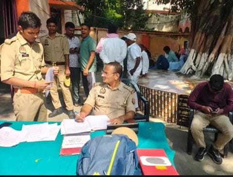 बलिया: बैरिया थाना समाधान दिवस में 7 भूमि विवाद मामले, 1 का तुरंत निस्तारण