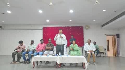 అదిలాబాద్ అర్బన్: విద్యుత్, నీటి వృథాపై అధికారుల హెచ్చరిక: సంస్థలు సోలార్ ప్లాంట్లు ఏర్పాటు చేసుకోవాలి
