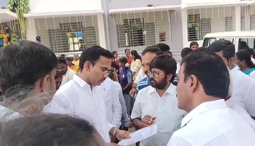 அவிநாசி: அத்திக்கடவு-அவிநாசி திட்டம்: அமைச்சரிடம் போராட்ட குழுவினர் மனு