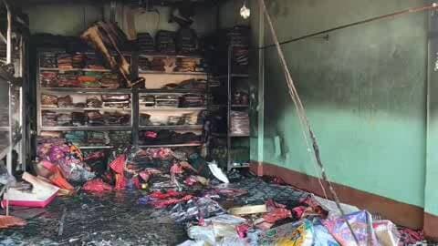 মোহনপুর: মোহনপুরে কাপড়ের দোকানে অগ্নিকাণ্ড, ১০-১১ লক্ষ টাকার মালামাল ভস্মীভূত