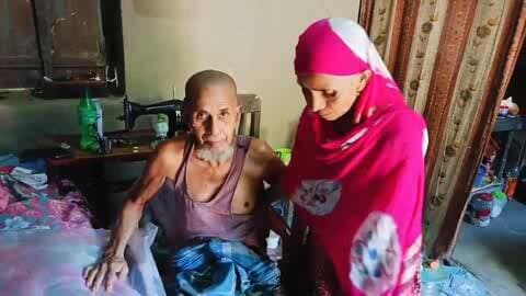 জামপুইজলা: জম্পুইজলার প্যারালাইজড বৃদ্ধ মানিক মিয়া ও স্ত্রীর বয়স্ক ভাতা নয়, তারা এখন মুখ্যমন্ত্রীর সাহায্যের অপেক্ষায়