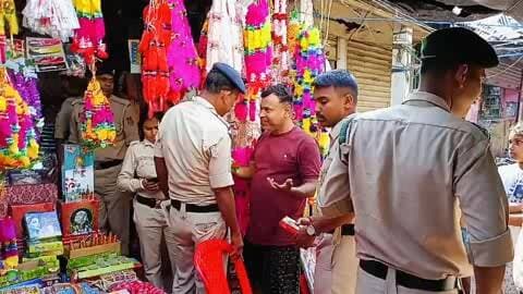 বিশালগড়: লক্ষ্মী পূর্ণিমায় লক্ষ্মী বাজারে শব্দবাজি বিক্রির বিরুদ্ধে বিশালগড় থানার অভিযান