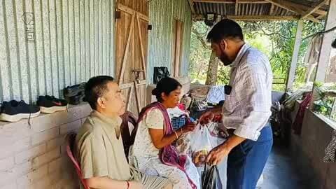 বিশালগড়: জম্পুইজলা ব্লকে মানবিক সহায়তায় যাত্রা, দৃষ্টিশক্তিহীন শিক্ষকের পাশে আইনজীবী জাকির হোসেন