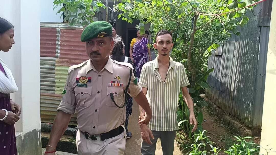মোহনপুর: আদর্শ কলোনি থেকে সুস্মিতা ঘোষের মৃতদেহ উদ্ধার, স্বামী-শ্বশুর আটক