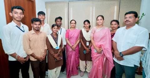 ଝାରସୁଗୁଡା: ଝାରସୁଗୁଡ଼ା: ବିଜୟୀ ଛାତ୍ର ପ୍ରତିନିଧିଙ୍କୁ ଭେଟିଲେ ବରିଷ୍ଠ ନେତ୍ରୀ ସୁଜାତା ରାଉତ