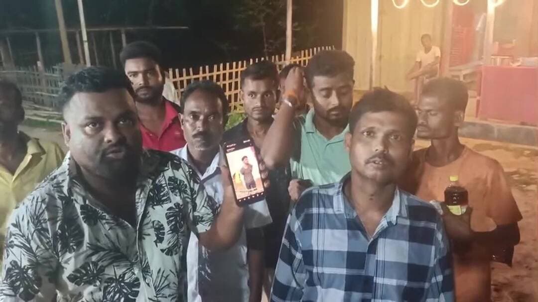 কুমারঘাট: কুমারঘাট সোনাইমুড়িতে ছাগল চুরির অভিযোগে যুবক আটক, গ্রামবাসী ক্ষুব্ধ