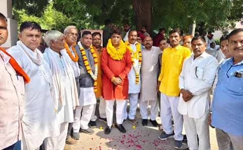 नैनवां: जिला परिषद वार्ड 18 से सुरेन्द्र नागर ने नामांकन भरा