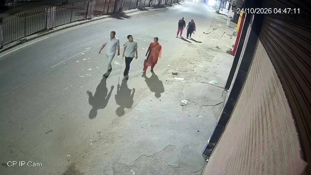 रोहतक: रोहतक में तेज रफ्तार वार्ना कार ने मां-बेटी को मारी टक्कर, दोनों घायल
