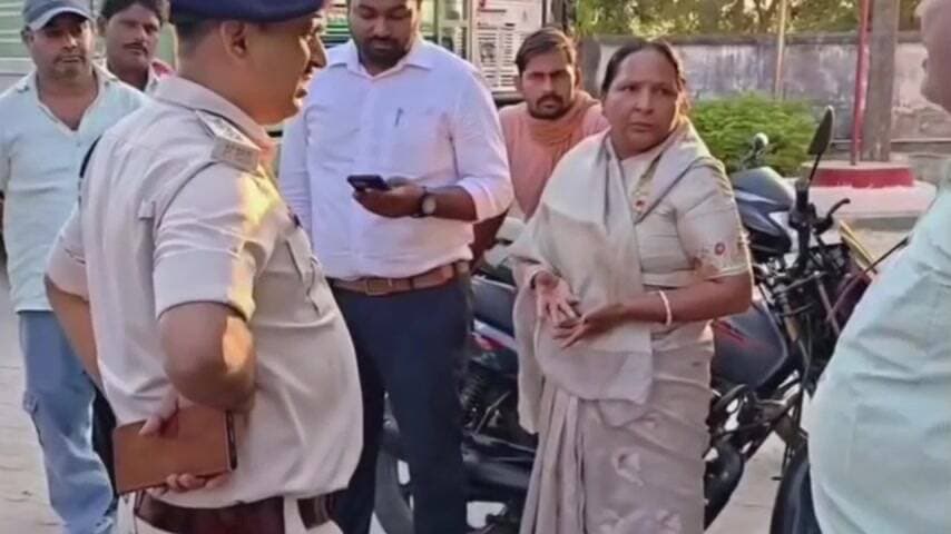 मकेर: कारगिल शहीद की विधवा ने पेट्रोल पंप हड़पने का लगाया आरोप, बेटे को धमकी मिली