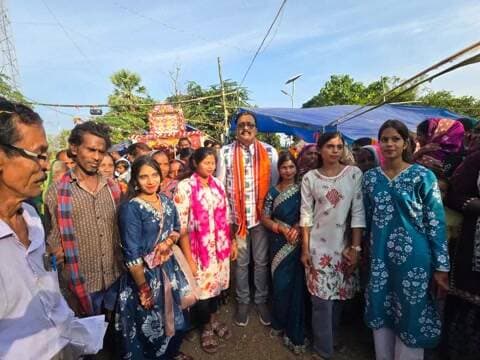 ରେମୁଣା: ବେତେଇ ଗ୍ରାମରେ ଗଜଲକ୍ଷ୍ମୀ ପୂଜା: ମା'ଙ୍କୁ ଦର୍ଶନ କଲେ ନୀଳଗିରି ବିଧାୟକ