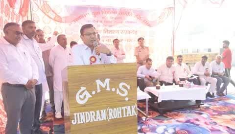 रोहतक: उपायुक्त सतबीर सिंह ने जिंदरान गांव में बच्चों और युवाओं के लिए लाइब्रेरी का उद्घाटन किया