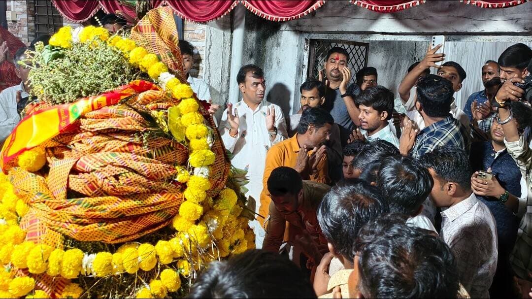 शरद पूर्णिमा पर उमड़ा आस्था का जनसैलाब, केशू बाऊजी महाराज की भव्य आरती #kukdeshwar_news #mp7news