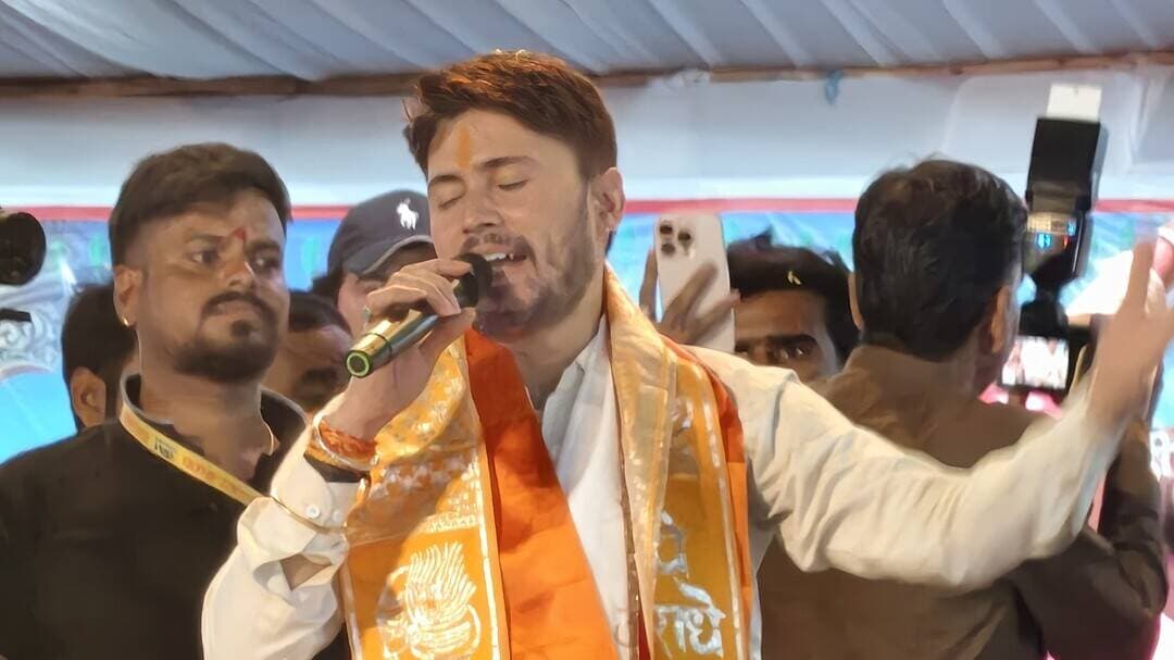 मनासा में भव्यता के साथ मनाया जा रहा नगर गौरव दिवस, गोकुल शर्मा की भजन संध्या में झूमे श्रद्धालु