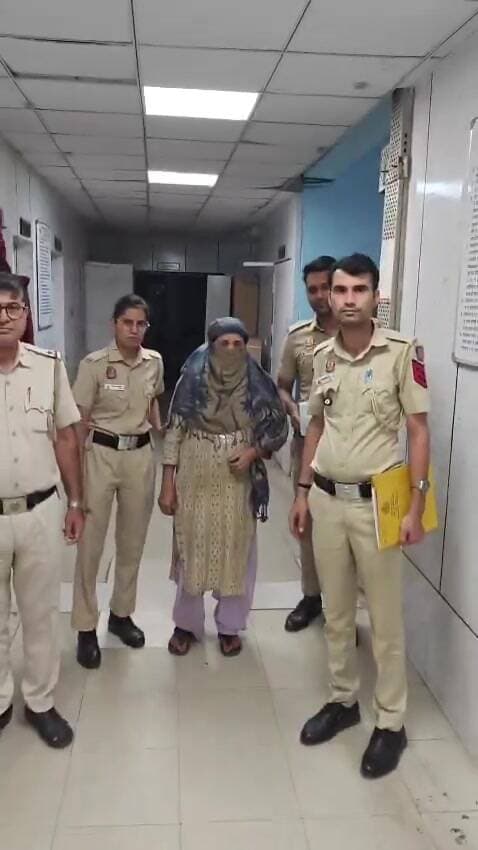 नरेला: पहाड़गंज में विदेशी महिला से 2,600 डॉलर और लाखों की नकदी लूटने वाली आरोपी गिरफ्तार