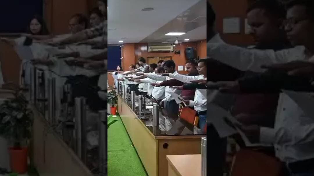सतर्कता जागरूकता सप्ताह: कलेक्टर ने अधिकारी-कर्मचारियों को दिलाई सत्यनिष्ठा की शपथ