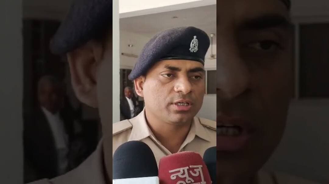 इलाहाबाद-झाँसी खण्ड स्नातक निर्वाचन-2026 के दृष्टिगत पोलिंग पार्टियों को ब्रीफ कर रवाना किया गया
