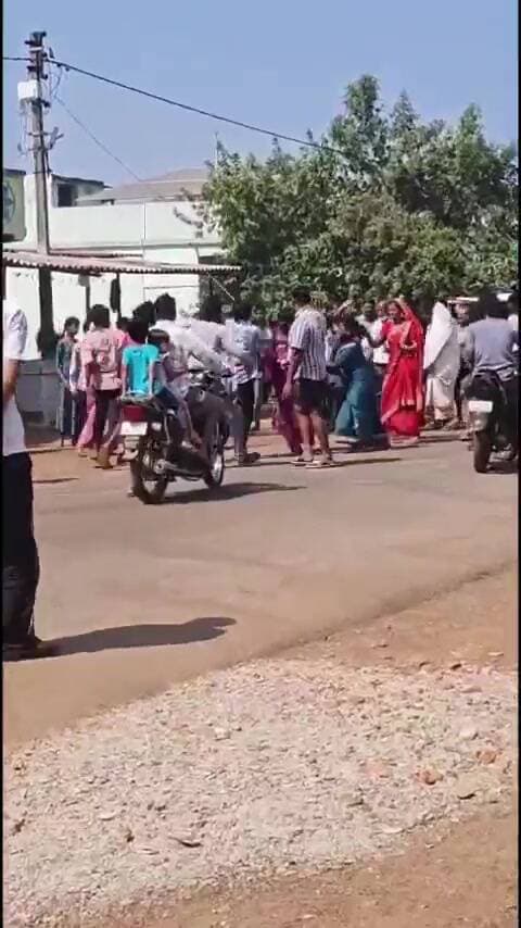 दुर्ग: नंदोरी में बच्चा चोरी के आरोप पर नया मोड़, ग्रामीणों ने लगाया भिक्षा मांगने का आरोप
