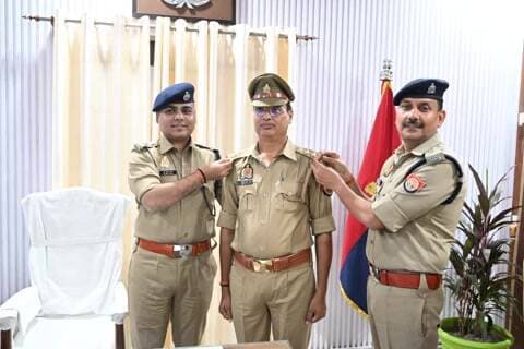 बलिया: बलिया पुलिस में दो उपनिरीक्षक हुए निरीक्षक, मुख्य आरक्षी को मिला उत्कृष्ट सेवा पदक