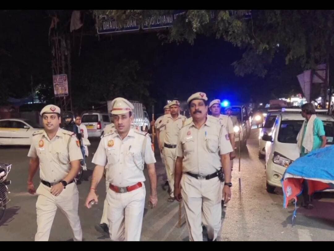 दक्षिण-पूर्वी दिल्ली में त्योहारों को लेकर सुरक्षा कड़ी, गश्त और वाहनों की जांच बढ़ाई