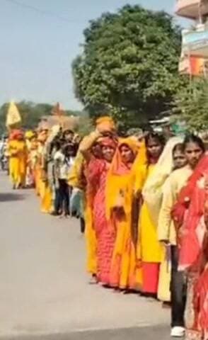 बांसडीह: बलिया में हाथी-घोड़े-ऊंट के साथ भव्य कलश यात्रा निकली