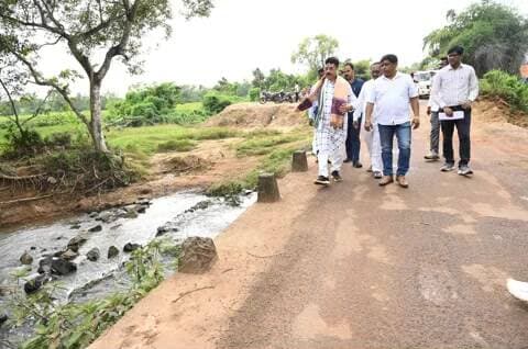 ମୋରଡା: କାକବନ୍ଧ-ଅମର୍ଦା ରାସ୍ତାରେ ନୂଆ ସେତୁ: ଭିତ୍ତିପ୍ରସ୍ତର ସ୍ଥାପନ କଲେ ମନ୍ତ୍ରୀ କୃଷ୍ଣଚନ୍ଦ୍ର ମହାପାତ୍ର