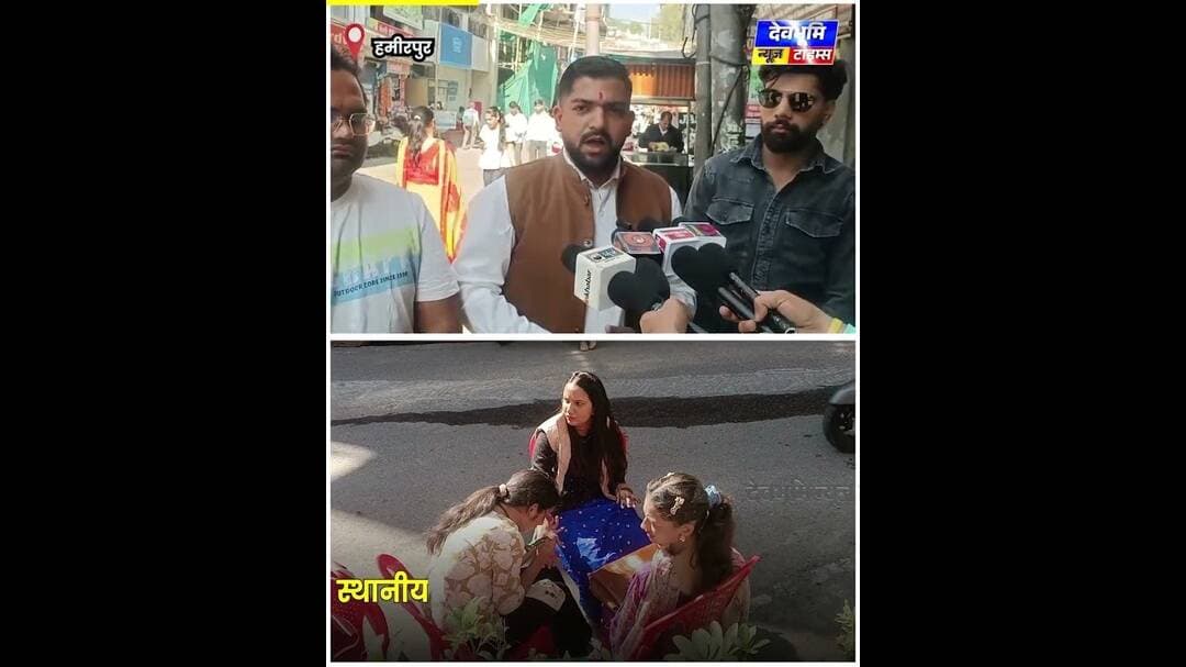 हमीरपुर के गांधी चौक में मेहंदी उत्सव, 80 बेटियां लगा रहीं महिलाओं को मेहंदी