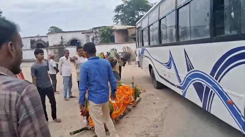 रामगढ़ चौक: पूर्व जदयू अध्यक्ष की मां प्रभा देवी का हृदय गति रुकने से निधन, परसामा गांव शोक में