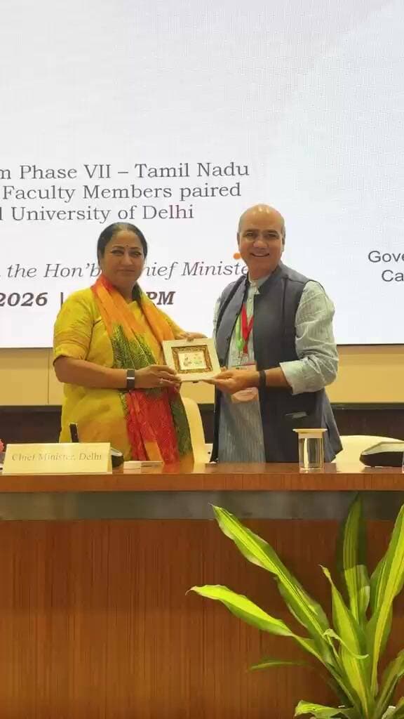 मुख्यमंत्री रेखा गुप्ता ने तमिलनाडु के विद्यार्थियों से युवा संगम में की बातचीत