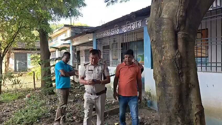 স্কুলের ভিতর থেকে দুঃসাহসিক চুরি। উত্তর কন্যা কামরাঙ্গাগুড়ি এলাকার একটি প্রাথমিক স্কুলের ঘটনা