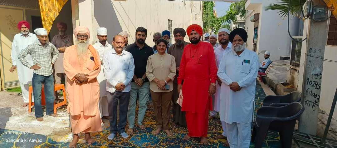 #संगरिया
डेरा बाबा कमलदेव जी आश्रम में भगवान श्री चंद्र जी के 532वें अवतार दिवस के पावन अवसर पर आयोजित अखंड पाठ के भोग कार्यक्रम में उपस्थित होकर संत-महात्माओं का आशीर्वाद प्राप्त करने का सौभाग्य मिला।
इस पावन अवसर पर संतों के सान्निध्य में आध्यात्मिक शांति, श्रद्धा एवं सेवा-भाव का अनुभव किया। प्रभु से प्रार्थना है कि सभी पर अपनी कृपा बनाए रखें।
संगरिया की आवाज़