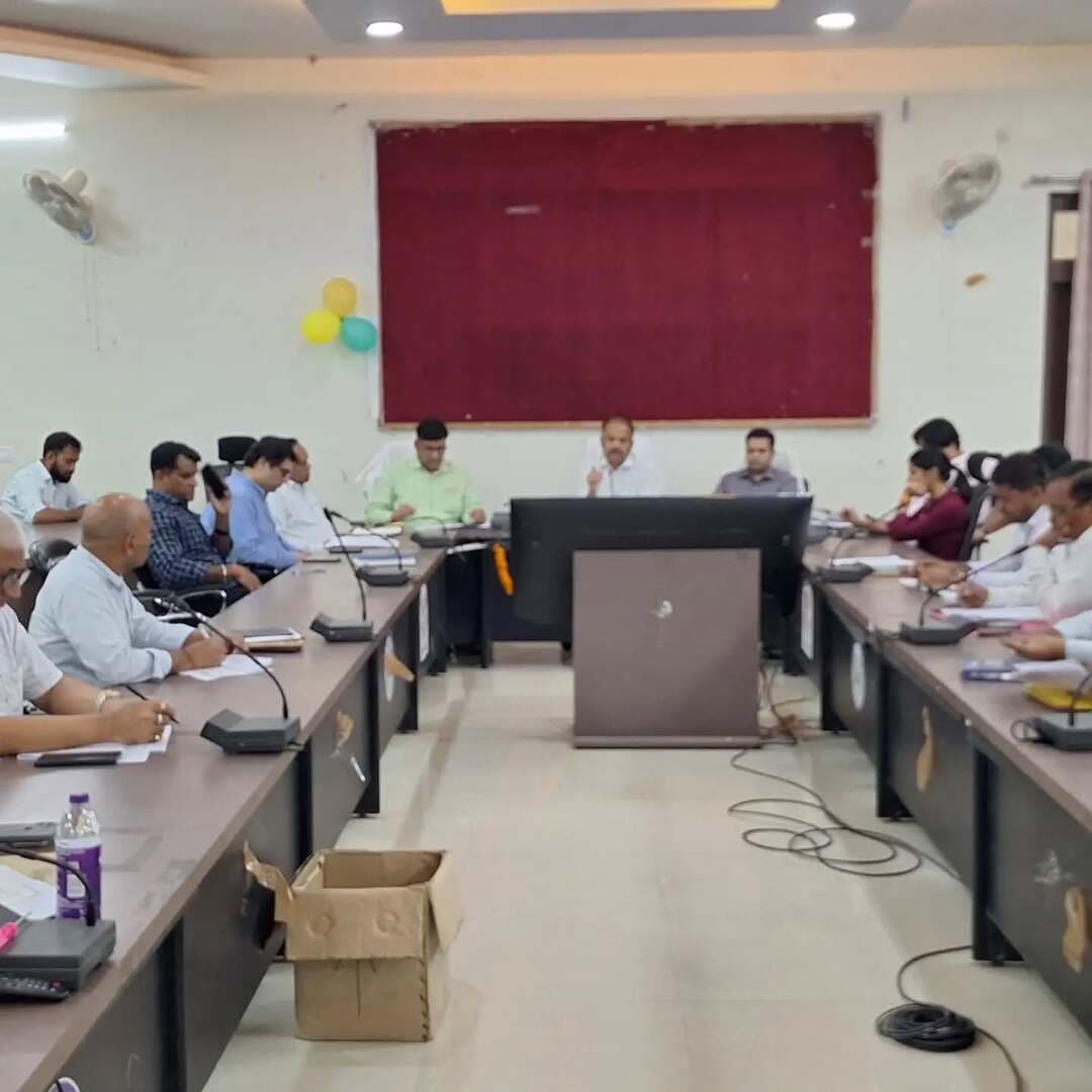 जिलाधिकारी महोदय द्वारा सेवा संकल्प एवं कायाकल्प अभियान की समीक्षा बैठक।
#cmsamrat
#samratchoudhary