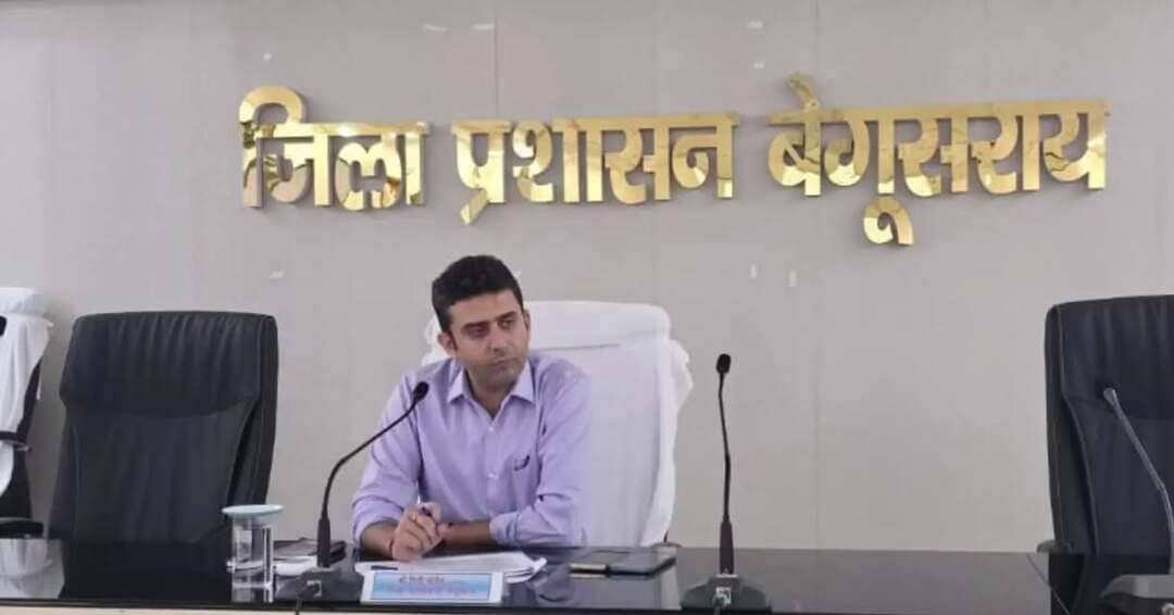 जिला पदाधिकारी श्री रिची पांडेय की अध्यक्षता में जिला स्तरीय बैंकर्स समिति एवं जिला उद्योग टास्क फोर्स की समीक्षा बैठक आयोजित की गई। बैठक में PMFME एवं प्रधानमंत्री विश्वकर्मा योजना की प्रगति की समीक्षा करते हुए लंबित आवेदनों का त्वरित निष्पादन, पात्र लाभुकों को समय पर ऋण उपलब्ध कराने तथा योजनाओं के व्यापक प्रचार-प्रसार के निर्देश दिए गए।
बैठक में जीएम डीआईसी सुश्री ज्ञानेश्वरी किरण सहित विभिन्न बैंकों के प्रतिनिधि उपस्थित थे।
IPRD Bihar
#begusarai
#cmsamrat
