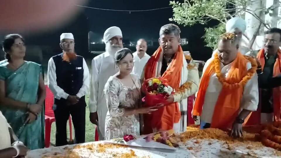 #सघ नेता #खूब_सिंह विकल के #आवास पर #राज्यसभा सांसद #दिनेश आर्या का #ढ़ोल नगाडो के साथ #भव्य स्वागत।