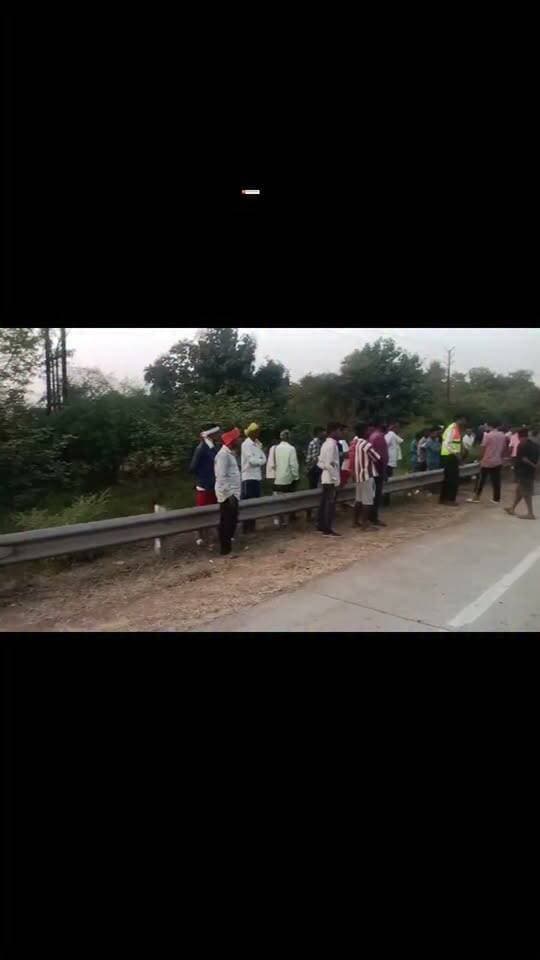 NH-30 पर रफ्तार का कहर सलीमनाबाद जबलपुर सड़क पर पलटा ट्रक, दो युवक गंभीर
कटनी-जबलपुर मार्ग पर सलीमनाबाद थाना अंतर्गत एनएच-30 पर एक ट्रक अनियंत्रित होकर पलट गया। हादसे में चालक और सहायक गंभीर रूप से घायल हो गए, जिन्हें जिला अस्पताल में भर्ती कराया गया है।