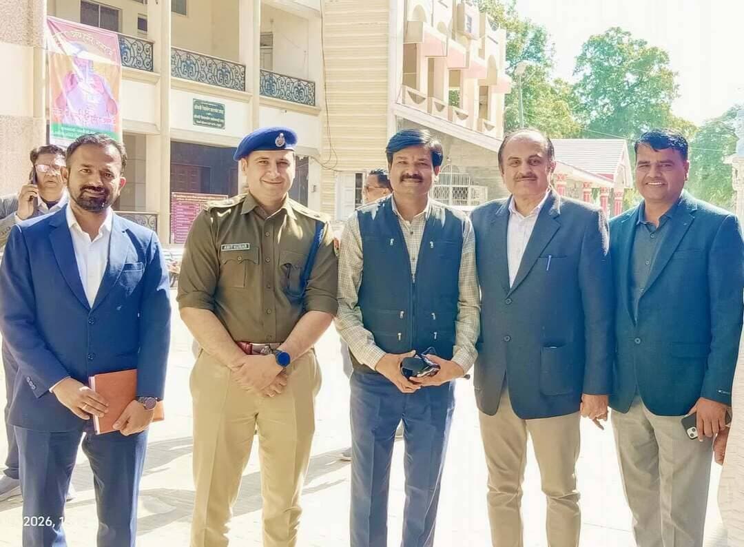 श्रीमान जिला कलेक्टर अजय सिंह राठौड़, श्रीमान जिला पुलिस अधीक्षक अमित बुडानिया जी, श्रीमान मुख्य कार्यकारी अधिकारी शंभू दयाल मीणा, डीएफओ साहब के साथ....