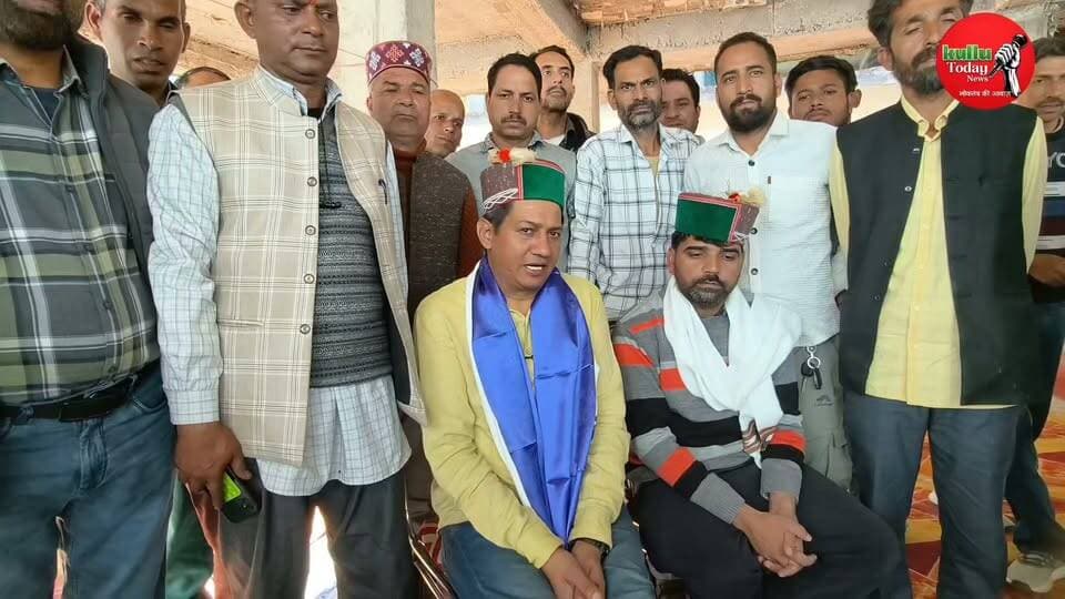 रामपुर बुशहर में जनता सरकार मोर्चा द्वारा देवेंद्र बल्हारा एवं कुर्बान अली की अध्यक्षता में संपन्न की गई बैठक
#kullutodaynews #himachalpradesh #himachalupdate #MediaPower #himachalkiawaaz #KTN #ATM #shimla #kullu #rampur