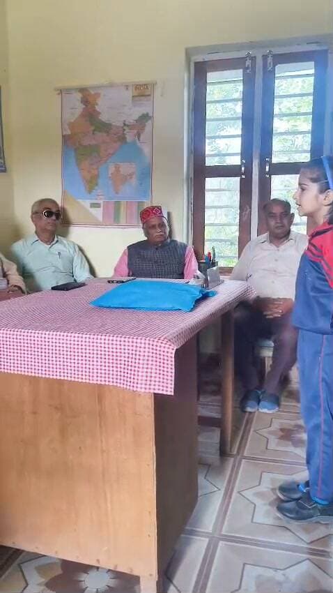 आंज भोज क्षेत्र के राजकीय प्राथमिक विद्यालय भेला की कक्षा 4 की बच्ची कुमारी तेजल तोमर द्वारा देश भक्ति गीत की प्रस्तुति